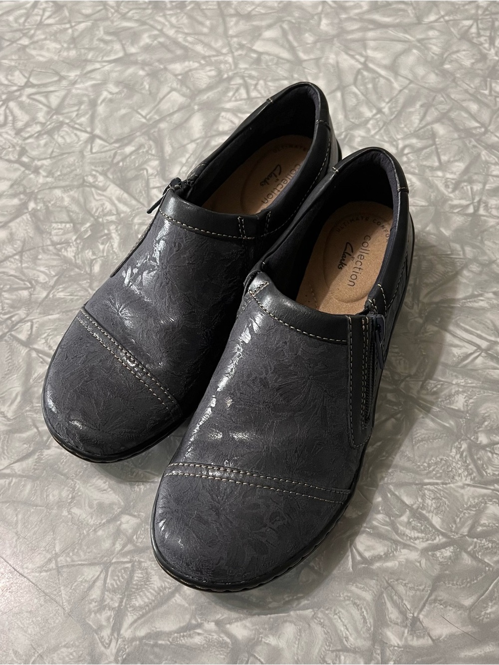 Clarks Women’s Cora Giny Slip-On Leather Loafers, Grey Floral Pattern, Size: 5.5